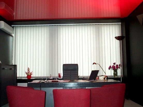 Красный натяжной потолок в Минске Натяжной потолок в офисе